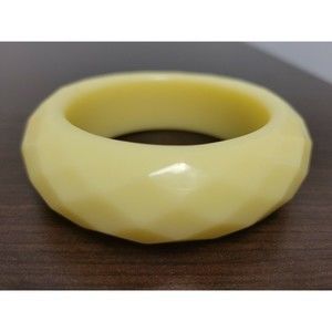 Vintage Ivory Color Faceted Diamond Pattern Lucite Chunky Bangle Bracelet
